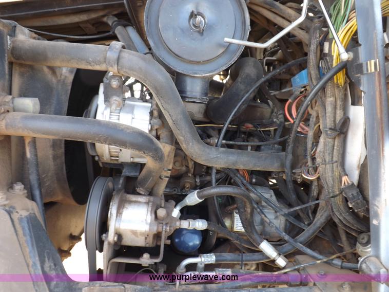 image for item K3042 Melroe SpraCoupe 3430-80 self-propelled sprayer