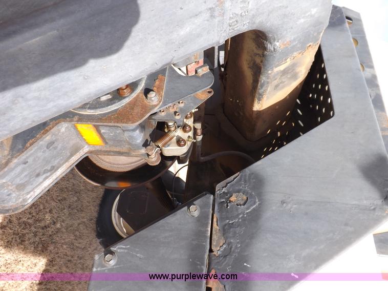 image for item K3042 Melroe SpraCoupe 3430-80 self-propelled sprayer