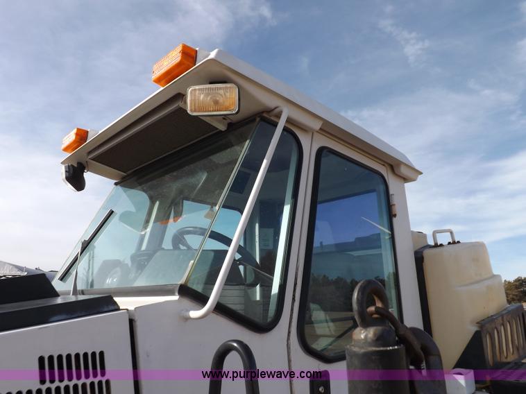 image for item K3042 Melroe SpraCoupe 3430-80 self-propelled sprayer