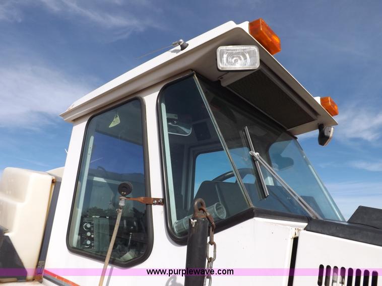 image for item K3042 Melroe SpraCoupe 3430-80 self-propelled sprayer