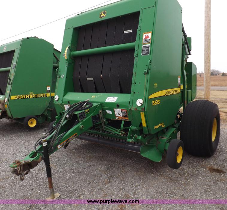 image for item K3076 2007 John Deere 568 round baler