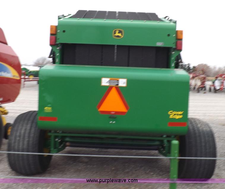 image for item K3076 2007 John Deere 568 round baler