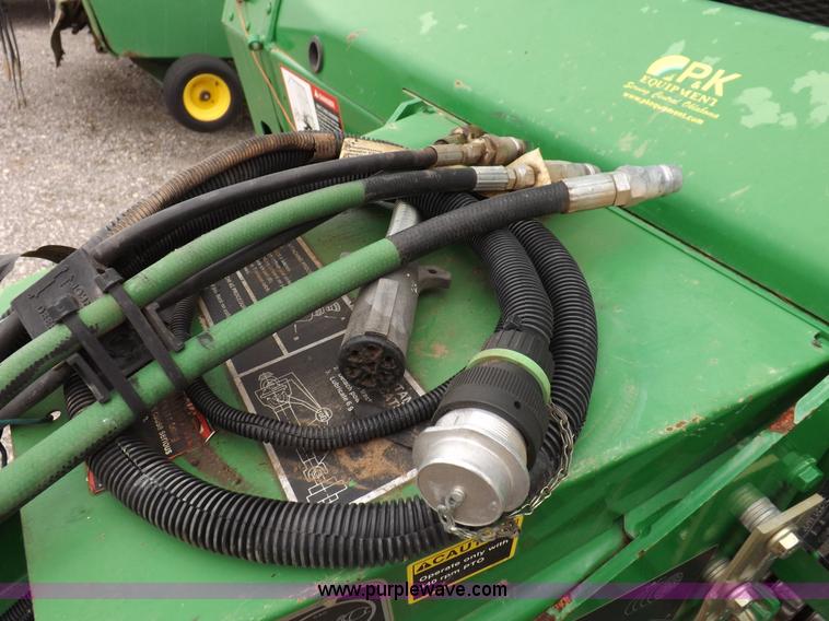 image for item K3076 2007 John Deere 568 round baler