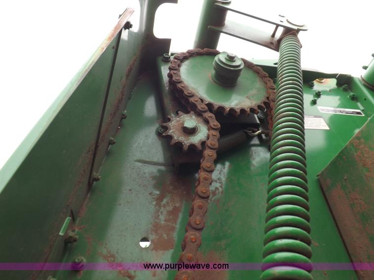 image for item K3076 2007 John Deere 568 round baler