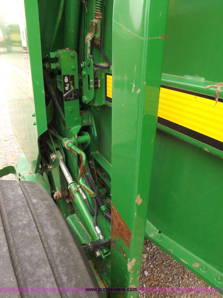 image for item K3076 2007 John Deere 568 round baler