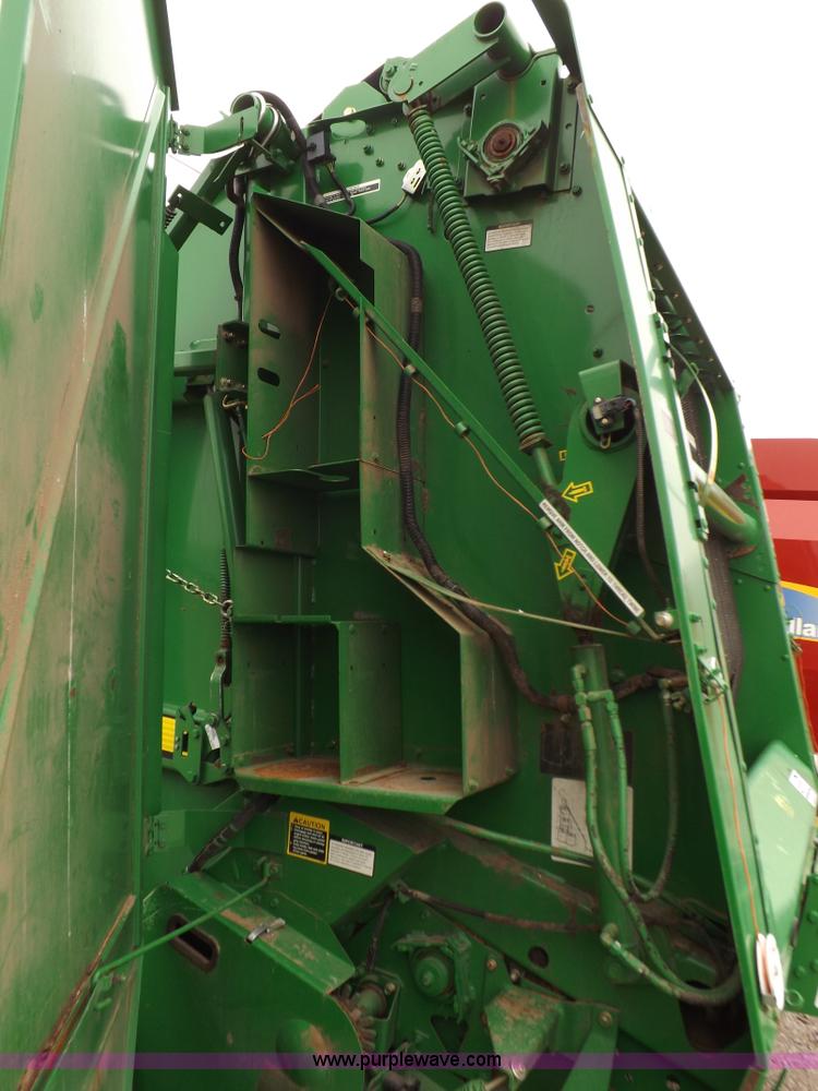 image for item K3076 2007 John Deere 568 round baler