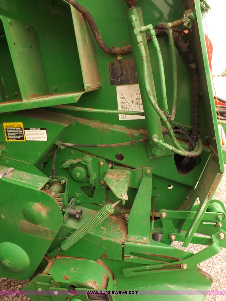 image for item K3076 2007 John Deere 568 round baler