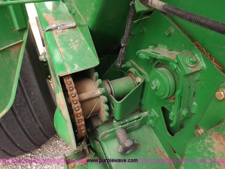 image for item K3076 2007 John Deere 568 round baler