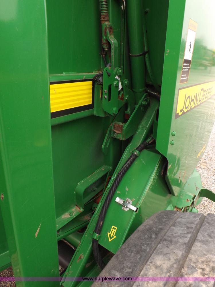image for item K3076 2007 John Deere 568 round baler