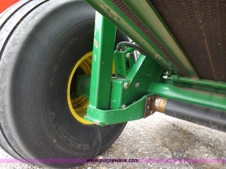 image for item K3076 2007 John Deere 568 round baler