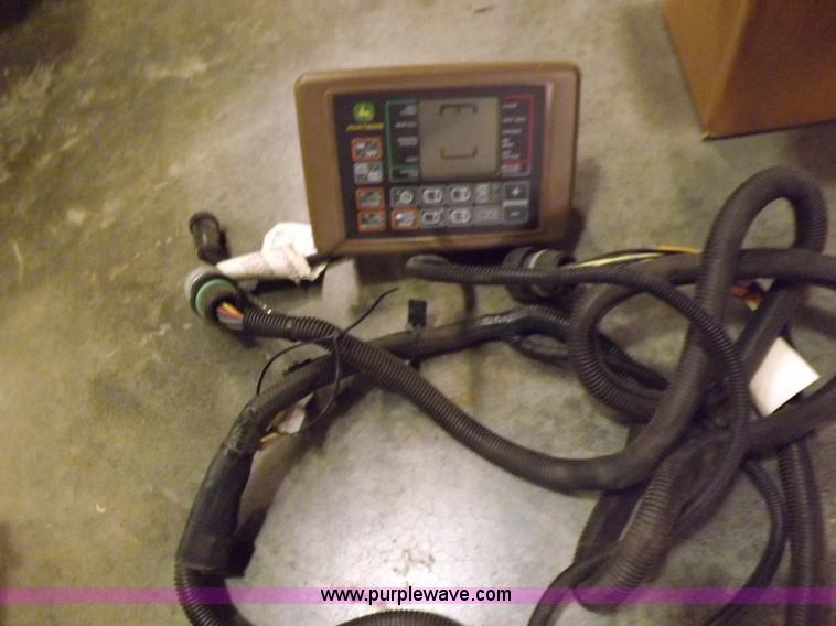 image for item K3076 2007 John Deere 568 round baler