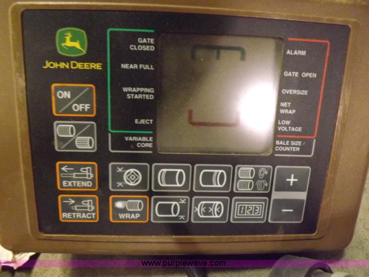 image for item K3076 2007 John Deere 568 round baler