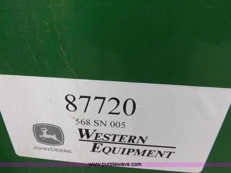 image for item K3076 2007 John Deere 568 round baler