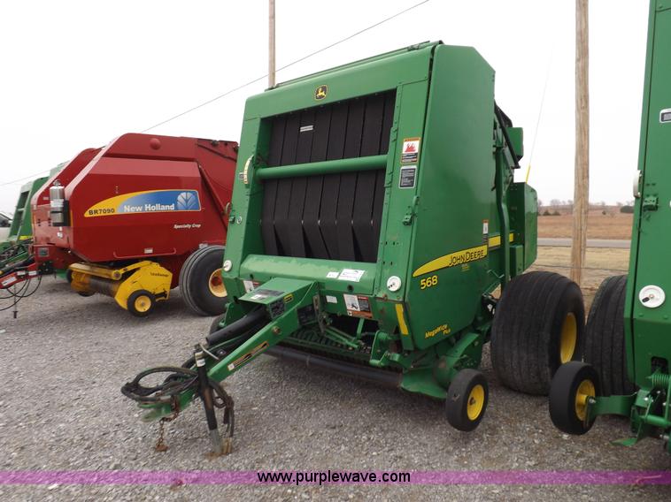 image for item K3077 2007 John Deere 568 round baler