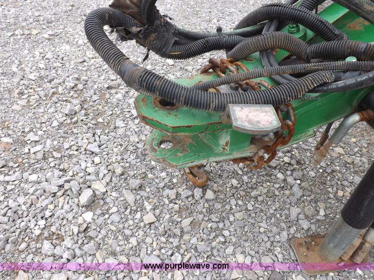 image for item K3077 2007 John Deere 568 round baler