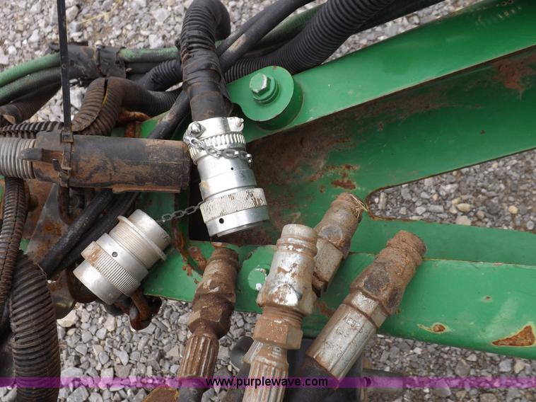 image for item K3077 2007 John Deere 568 round baler