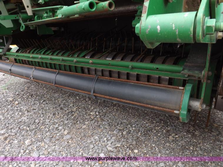 image for item K3077 2007 John Deere 568 round baler