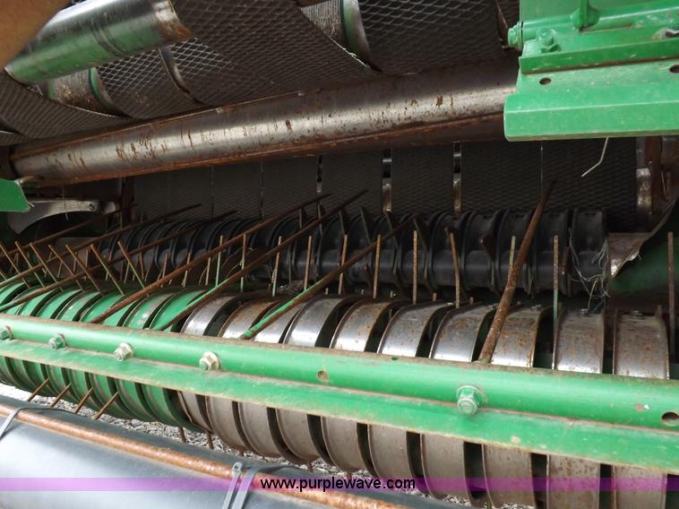 image for item K3077 2007 John Deere 568 round baler