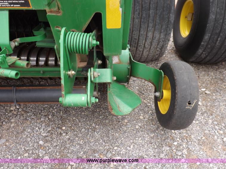 image for item K3077 2007 John Deere 568 round baler