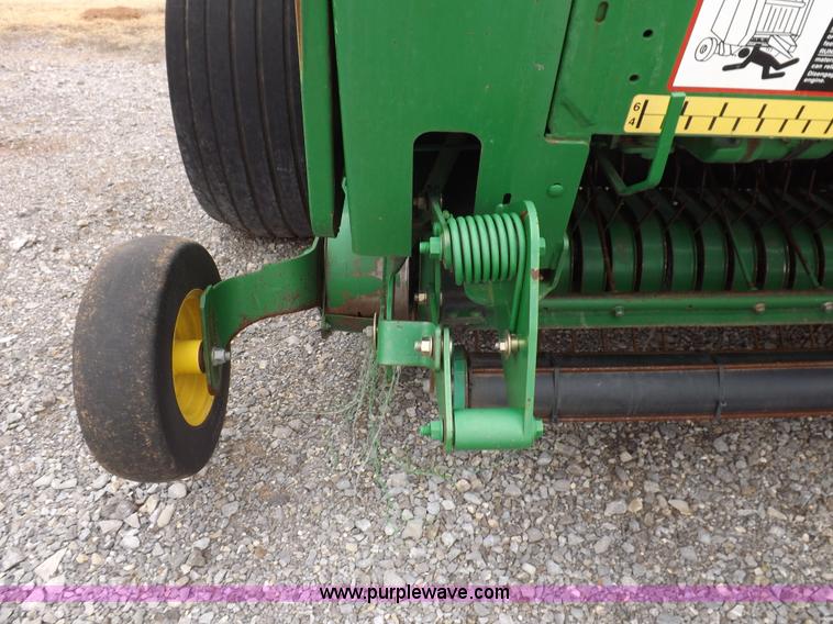 image for item K3077 2007 John Deere 568 round baler