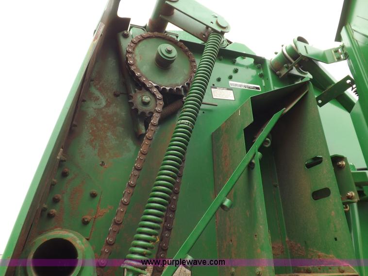 image for item K3077 2007 John Deere 568 round baler