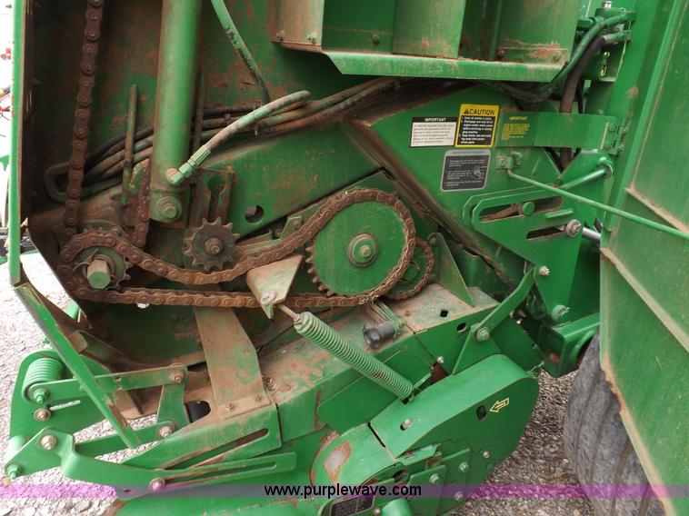 image for item K3077 2007 John Deere 568 round baler