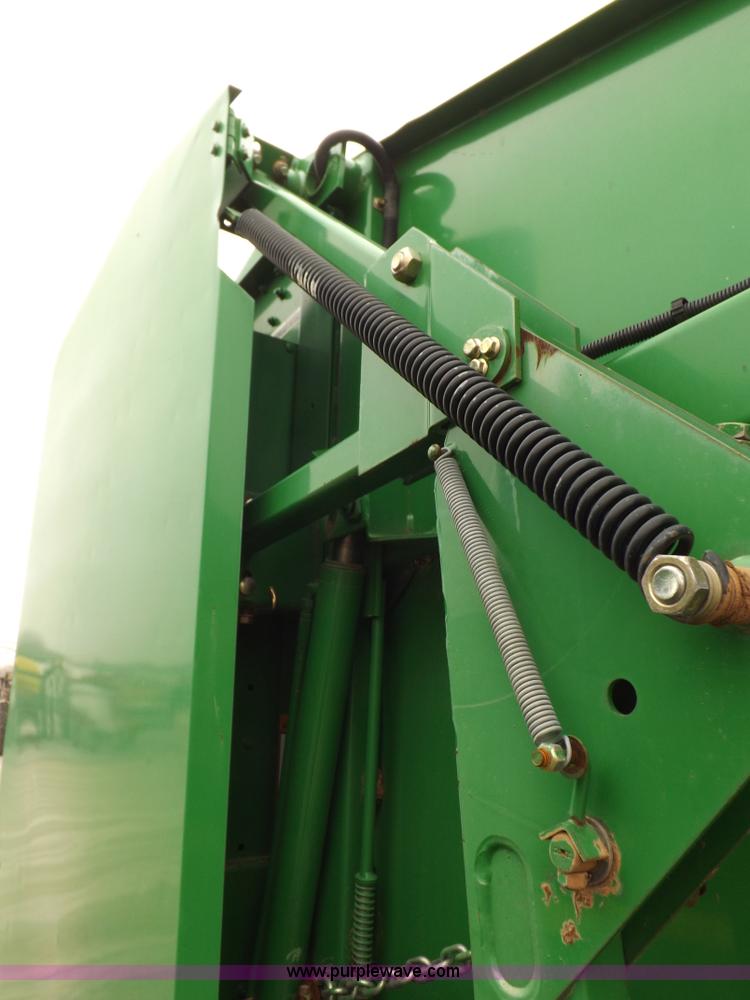 image for item K3077 2007 John Deere 568 round baler
