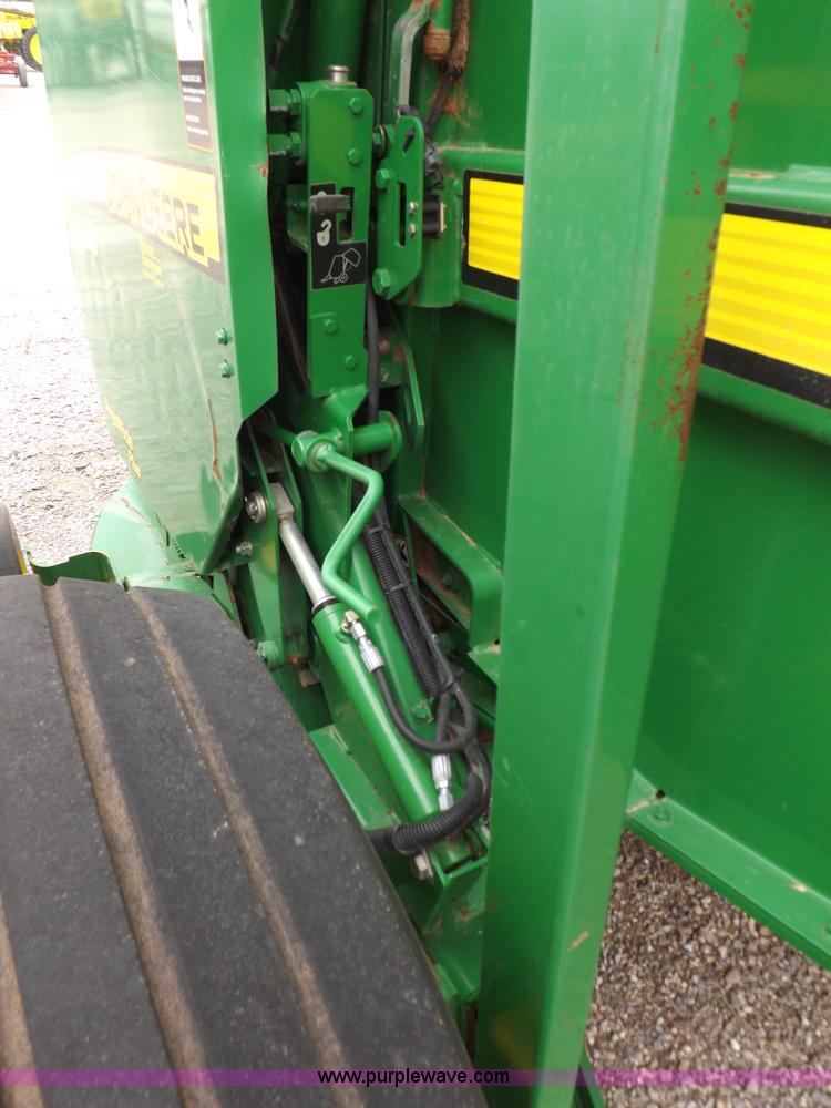 image for item K3077 2007 John Deere 568 round baler