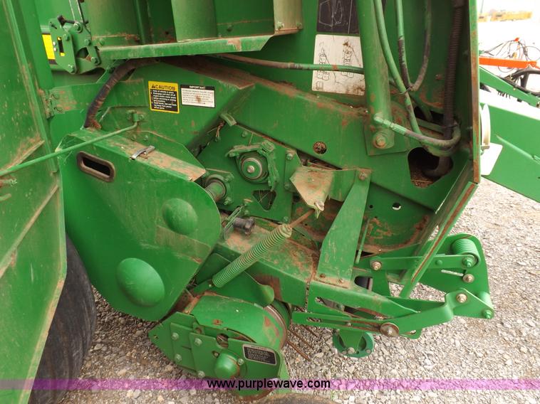 image for item K3077 2007 John Deere 568 round baler