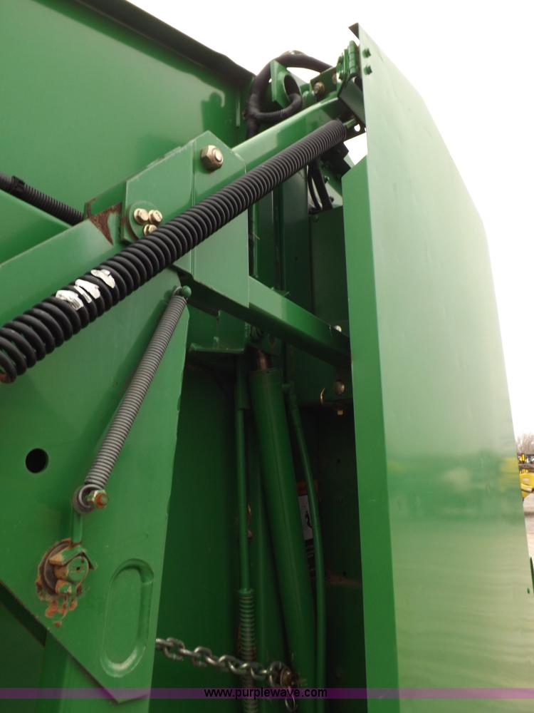 image for item K3077 2007 John Deere 568 round baler