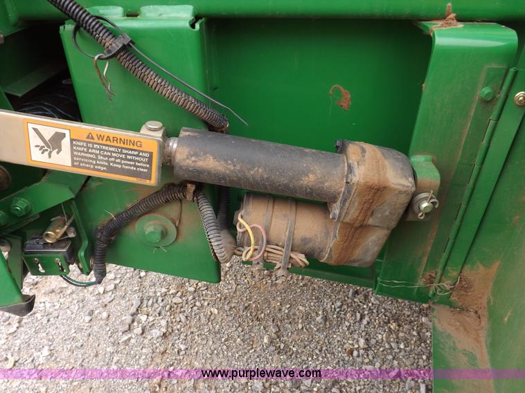 image for item K3077 2007 John Deere 568 round baler