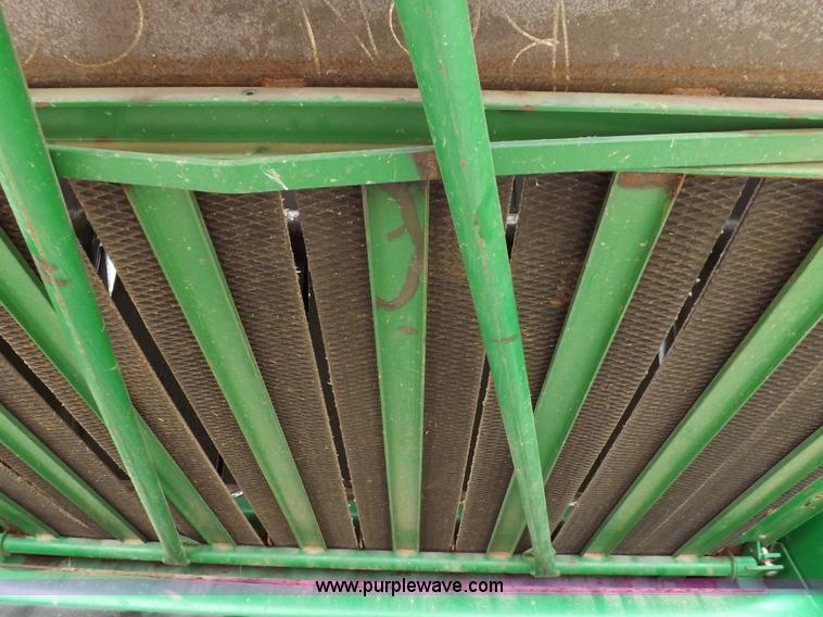 image for item K3077 2007 John Deere 568 round baler