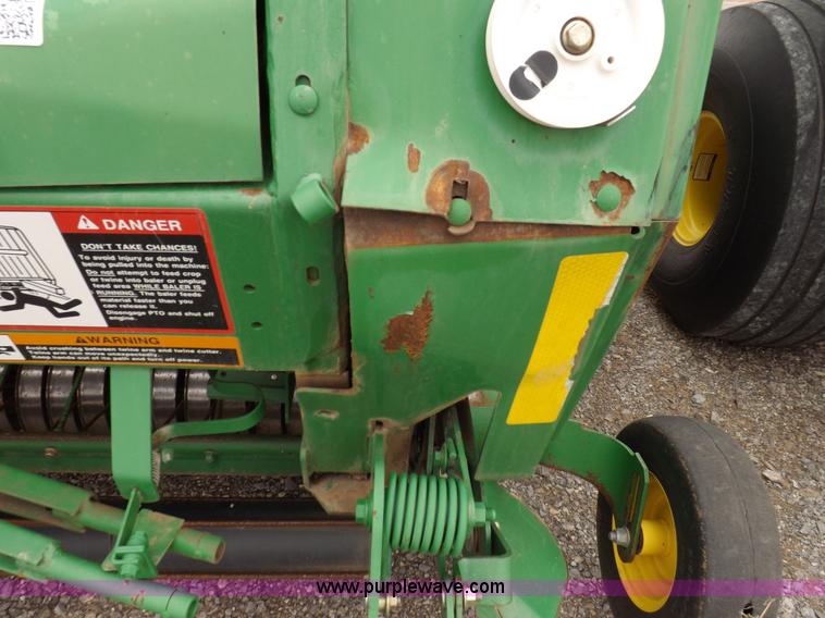 image for item K3077 2007 John Deere 568 round baler