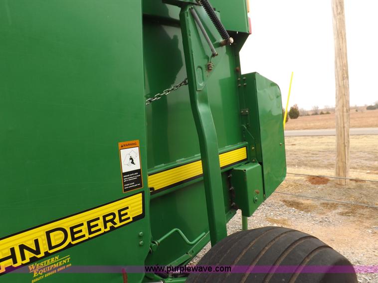 image for item K3077 2007 John Deere 568 round baler