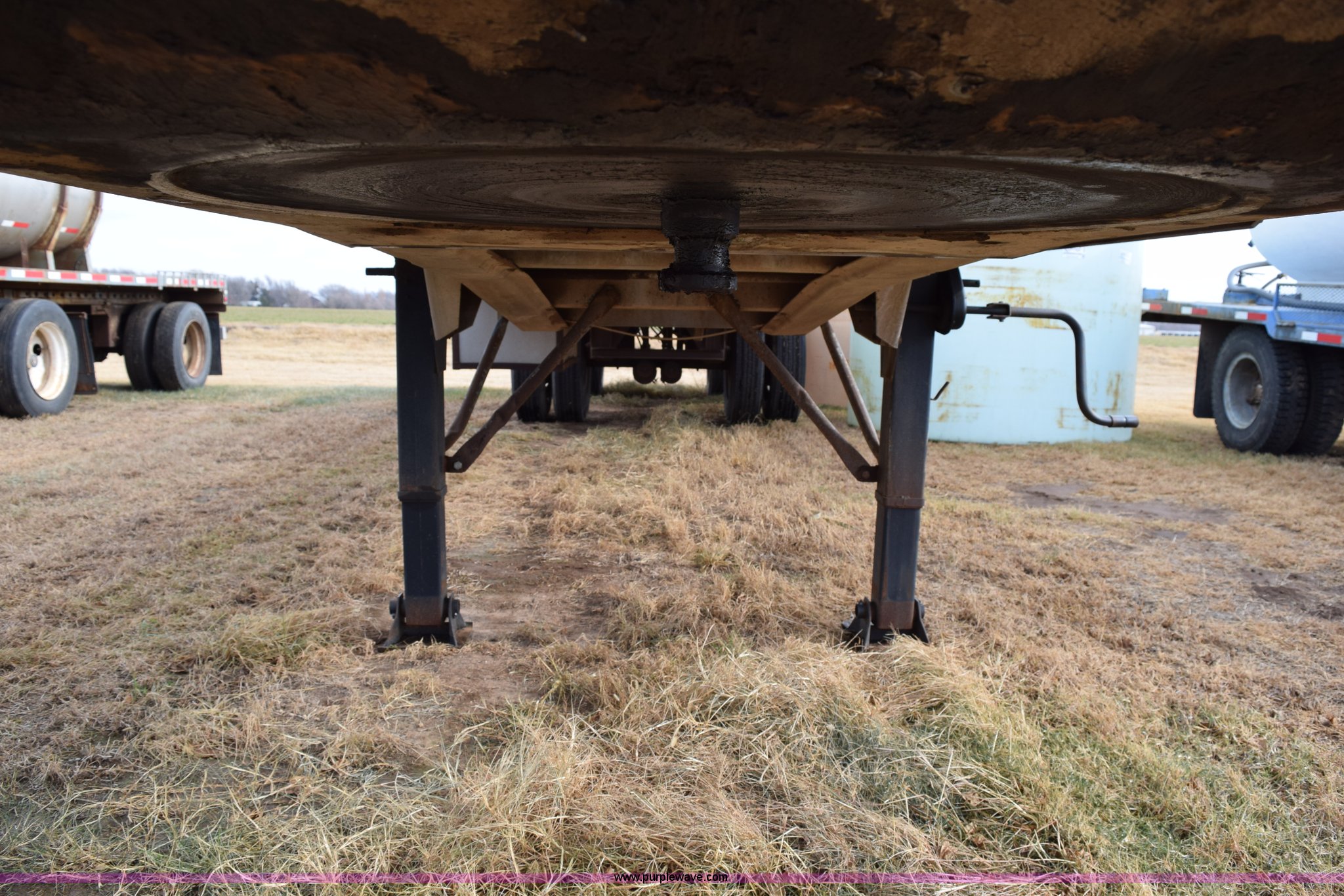 1983 Rave flatbed trailer in Lyons, KS | Item I8602 sold | Purple Wave