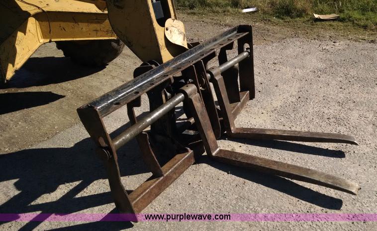 image for item AW9126 2006 Caterpillar TH460B telehandler