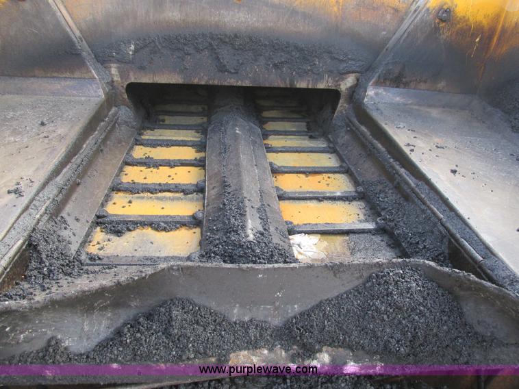 image for item AW9797 2000 Blaw Knox PF5510 paver