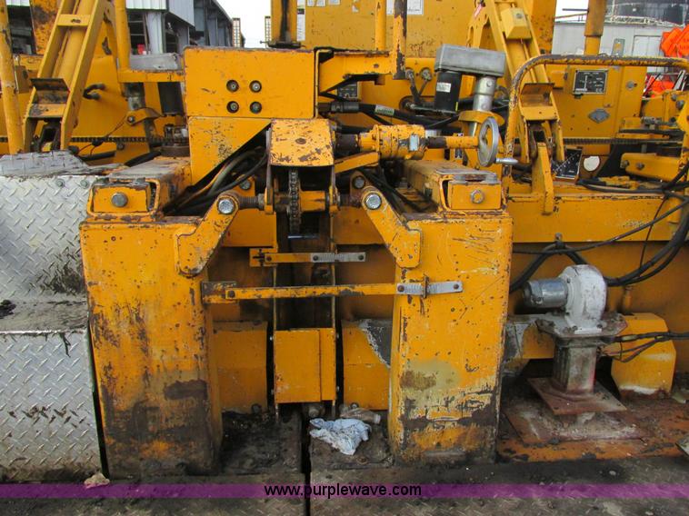 image for item AW9797 2000 Blaw Knox PF5510 paver