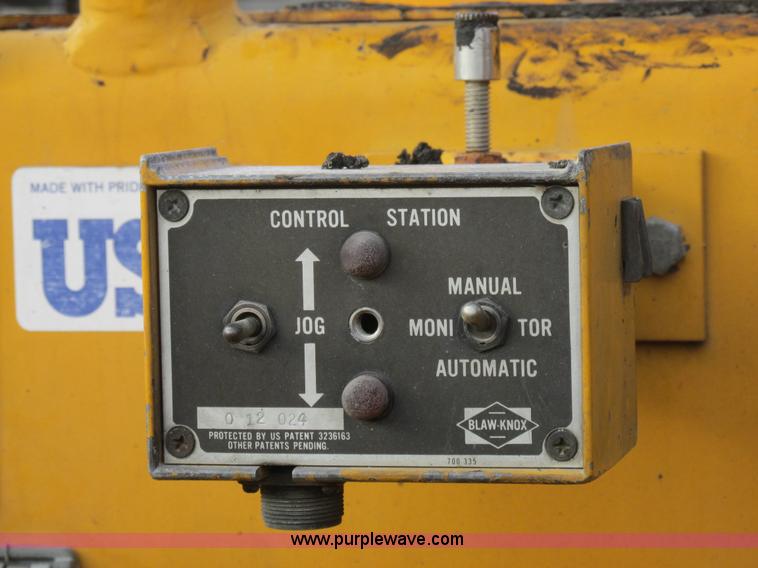 image for item AW9797 2000 Blaw Knox PF5510 paver