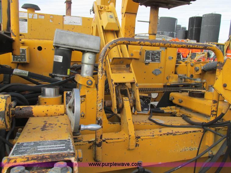 image for item AW9797 2000 Blaw Knox PF5510 paver