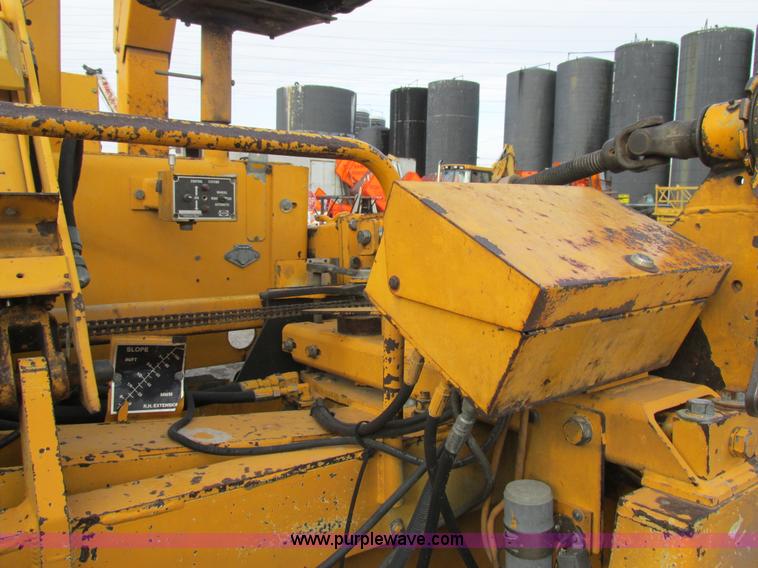 image for item AW9797 2000 Blaw Knox PF5510 paver