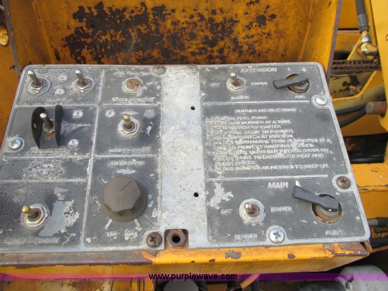 image for item AW9797 2000 Blaw Knox PF5510 paver