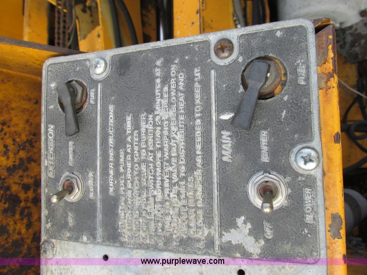 image for item AW9797 2000 Blaw Knox PF5510 paver