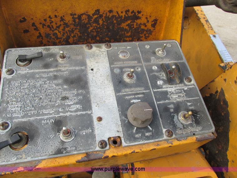 image for item AW9797 2000 Blaw Knox PF5510 paver