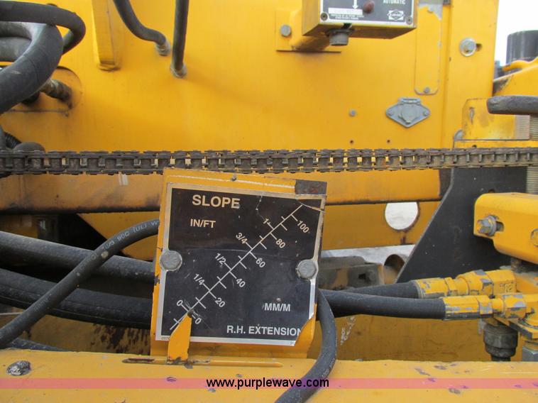 image for item AW9797 2000 Blaw Knox PF5510 paver