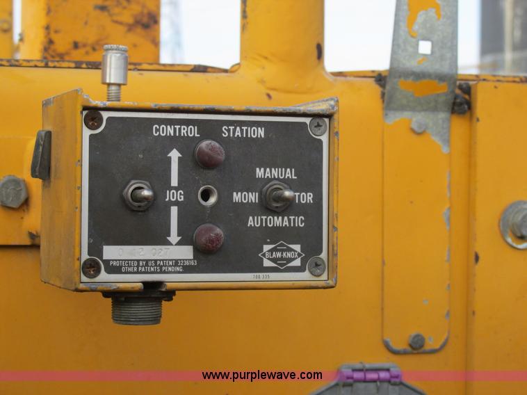 image for item AW9797 2000 Blaw Knox PF5510 paver