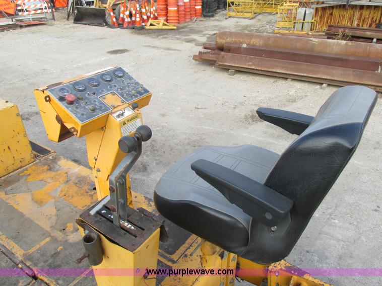 image for item AW9797 2000 Blaw Knox PF5510 paver