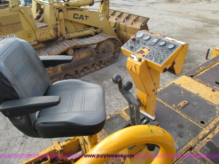 image for item AW9797 2000 Blaw Knox PF5510 paver