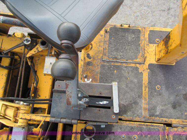 image for item AW9797 2000 Blaw Knox PF5510 paver