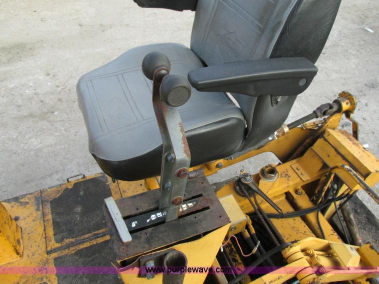 image for item AW9797 2000 Blaw Knox PF5510 paver